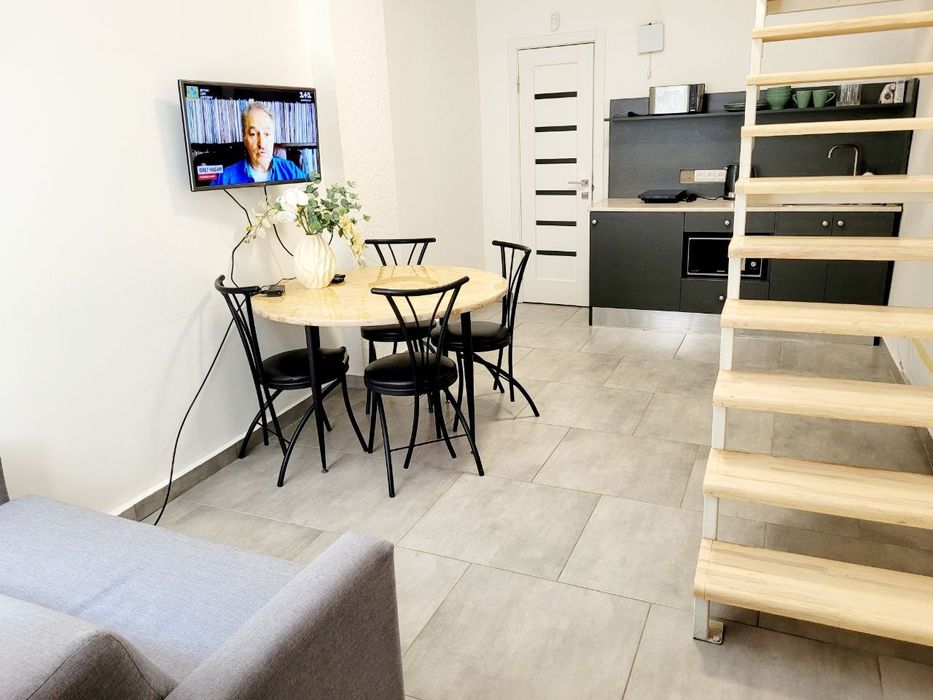 1-кімн. ТЦ Форум,  подобово для 1-4 осіб. Вул. Водна