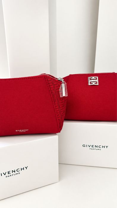 Нова червона косметичка Givenchy