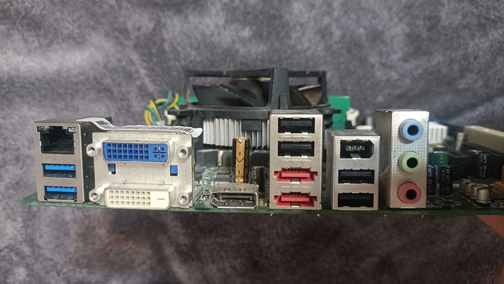 Материнська плата