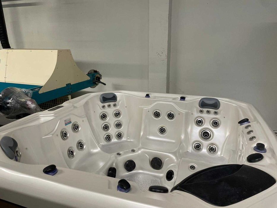 Powystawowa wanna Spa, jacuzzi