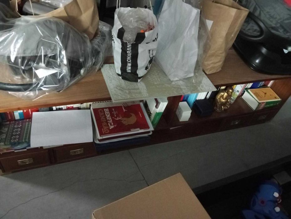 Secretária e Estante