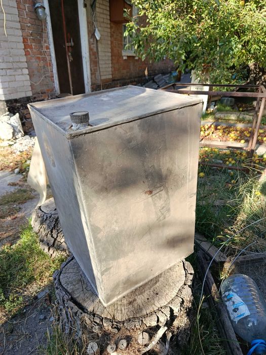 Бочки металева ,пластикова , бідони молочні.