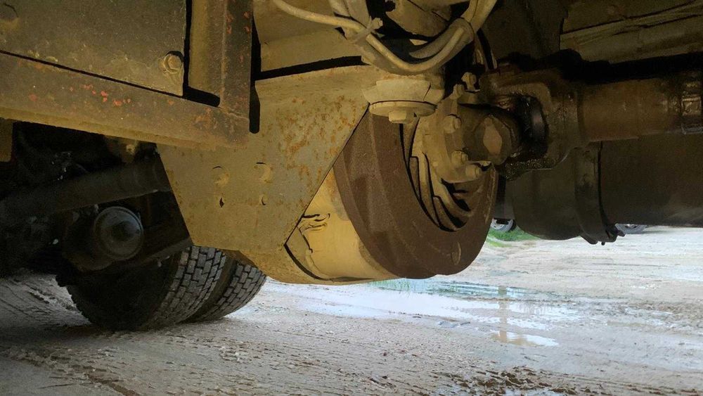 Camião Volvo FL10 c/grua HIAB e báscula bilateral