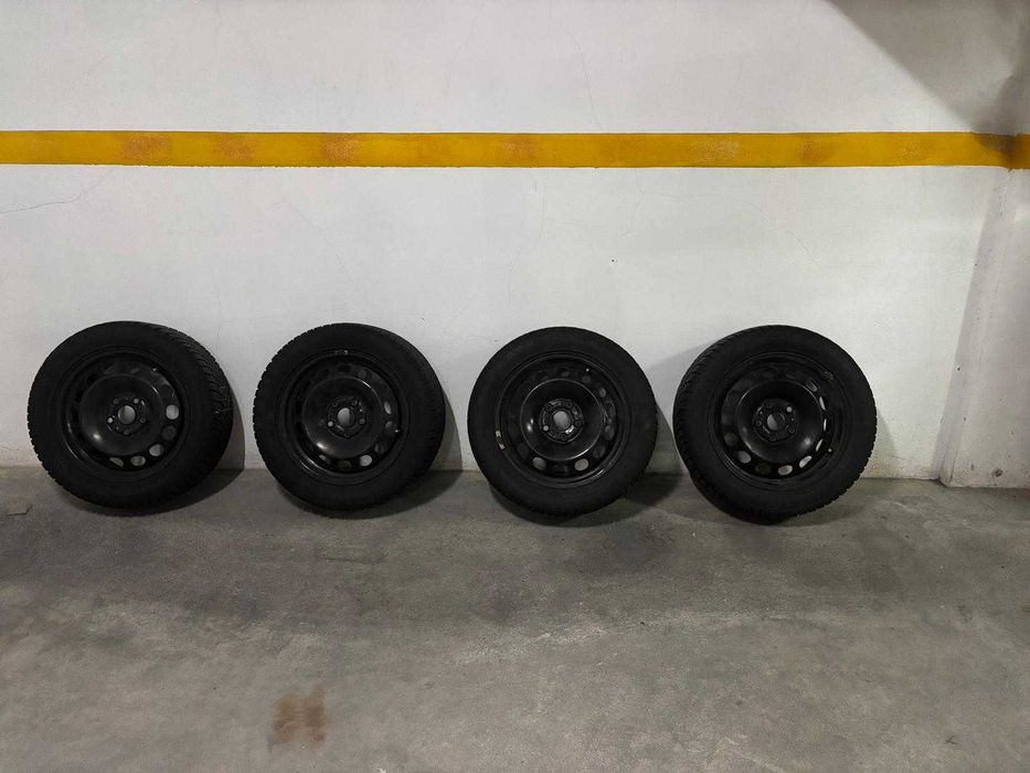 4 jantes de ferro VW com pneus em excelente estado + tampões originais