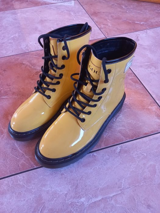 Buty lakierowane żółte