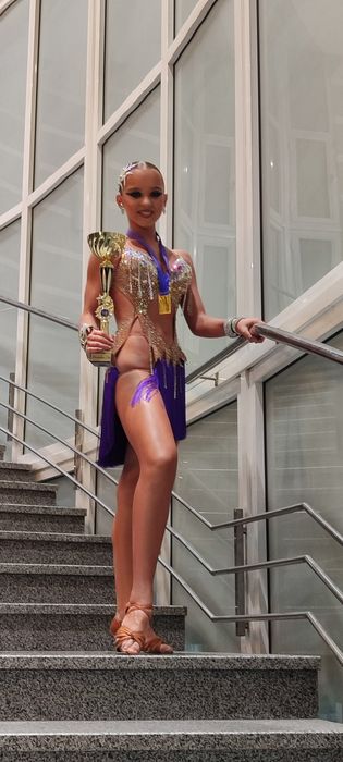 Пошиття бальних суконь