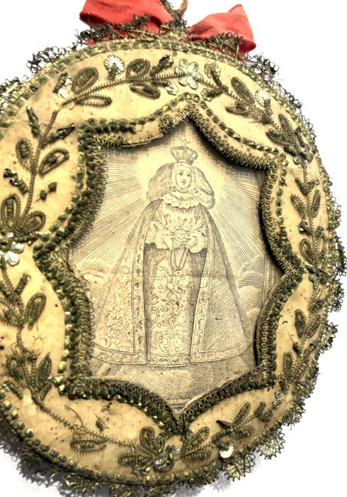 Lindissimo antigo registo bordado com imagem da Nossa Senhora
