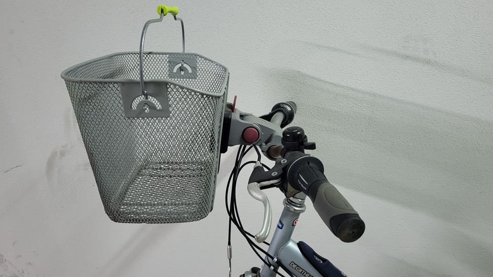Bicicleta BTwin com cesto amovível