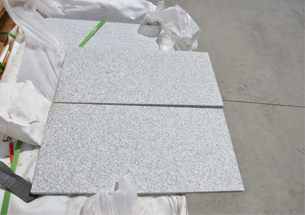 Płytki Granit Szary G603 New Bianco Cristal płomieniowany 60x30x2 cm