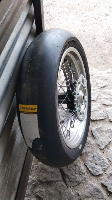 Jantes com pneus novos de super motar