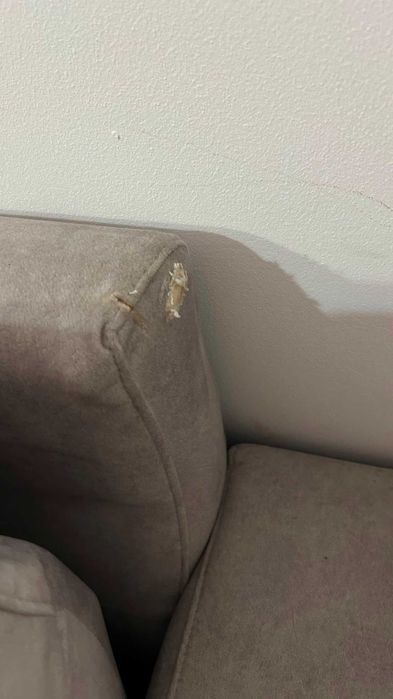 Sofá chaise longue esquerda com poufs
