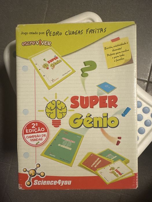Vendo varios jogos, alguns deles ainda fechados