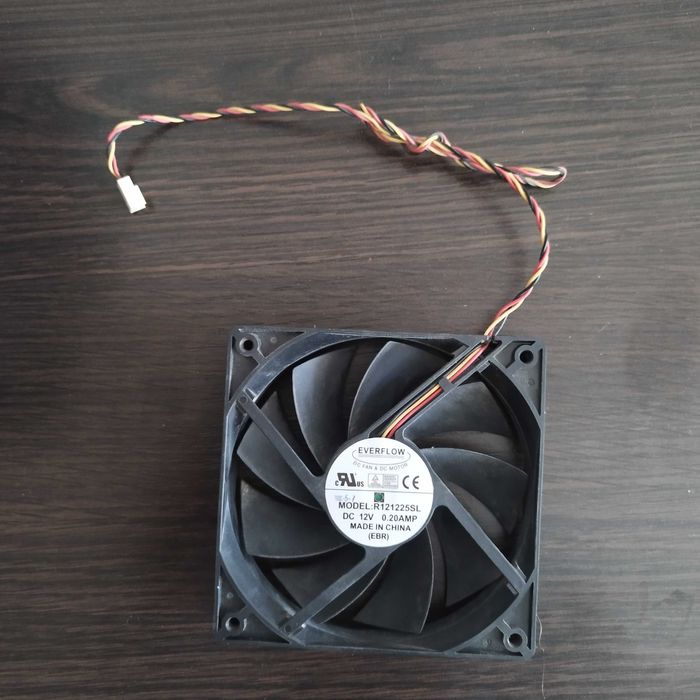 Вентилятор охлаждения Everflow 12v 120mm б.у