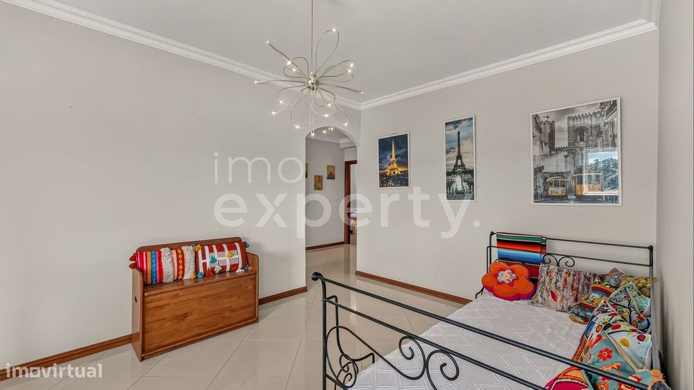 Moradia com 3 suites e piscina coberta a 10 min das praias da Ericeira