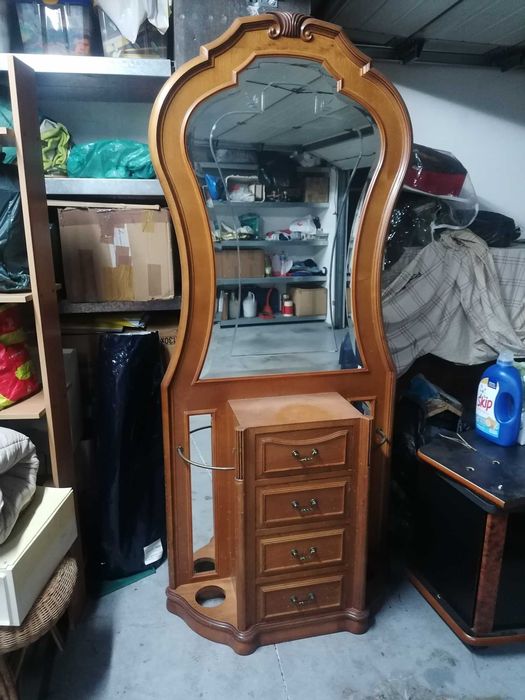 Bengaleiro com gavetas