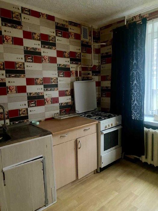 Продам 1 кімнатну квартиру по вул. Відродження