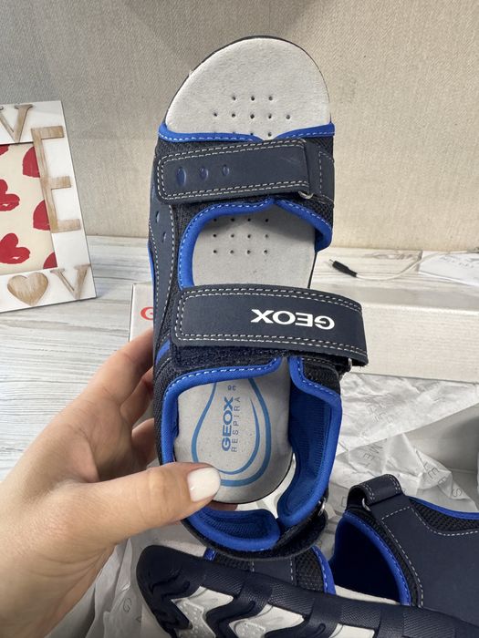 Продам босоніжки Geox 36р