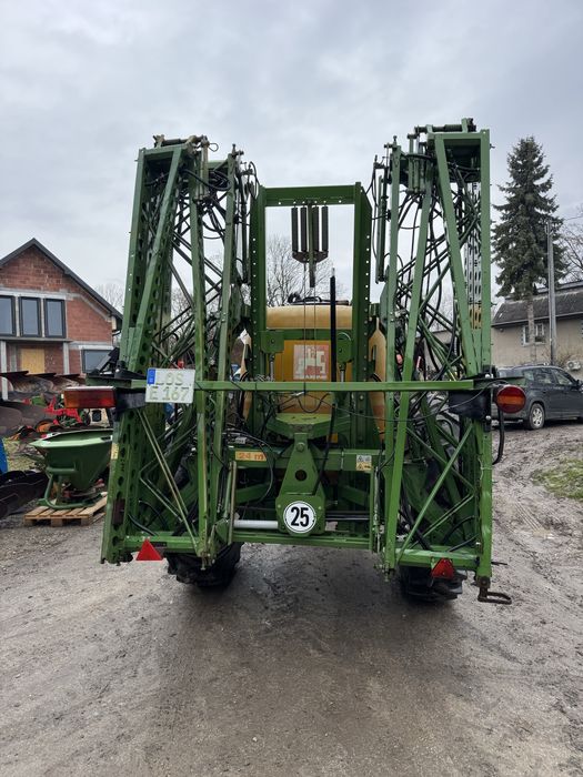W ofercie  opryskiwacz Amazone UG 3000. Belka 24m