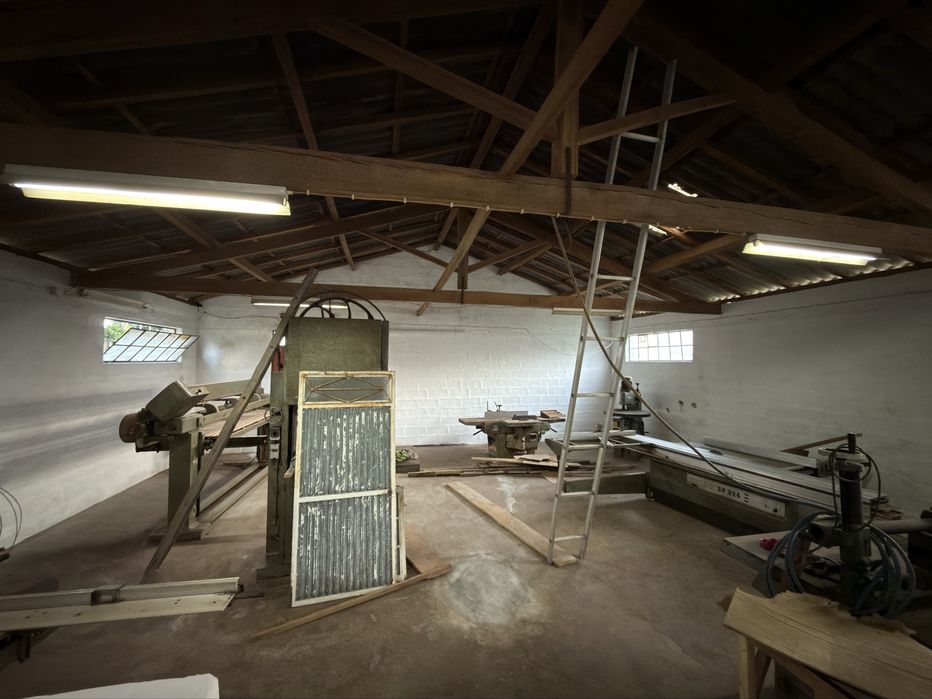 Alugo Armazém para Carpintaria equipado com maquinas