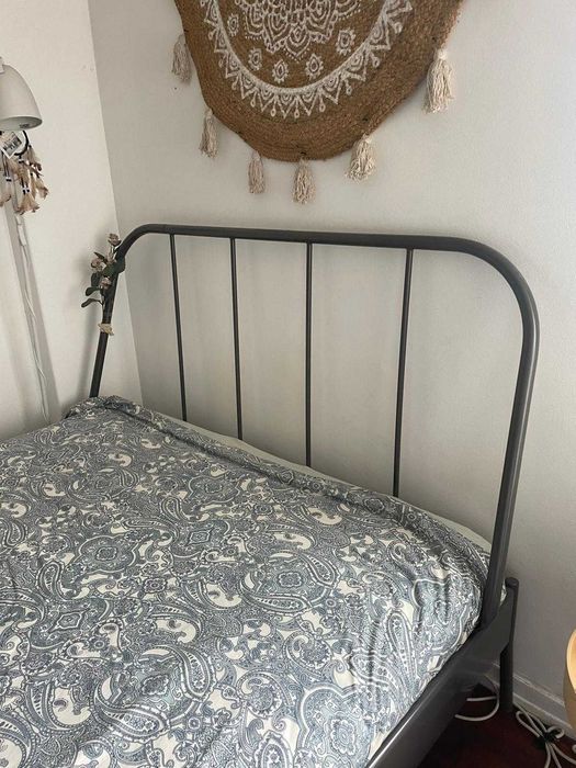 Cama de Casal Ikea Cinzenta