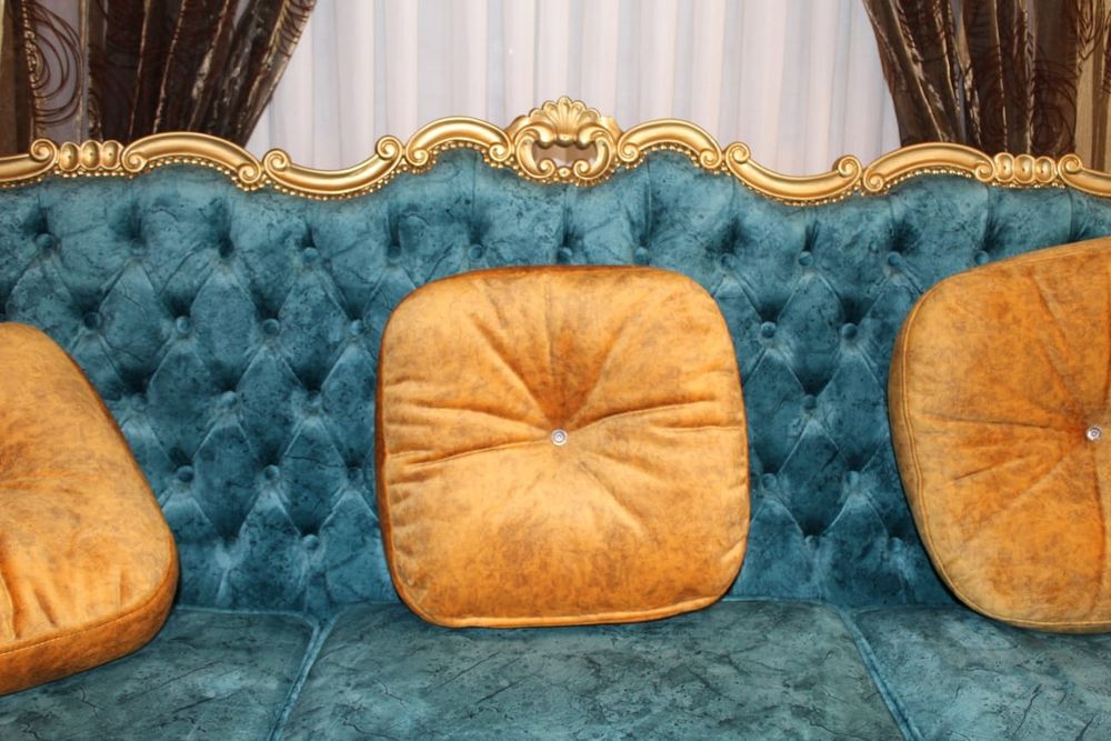 Vendo sofás completamente restaurados sem uso