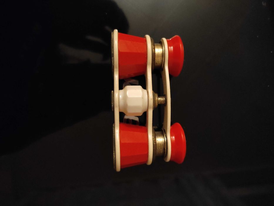 Театральный красный бинокль СССР винтаж