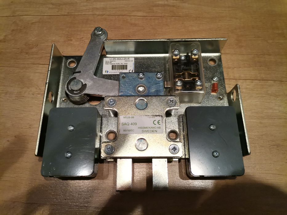 Blokada podnośnika towarowego