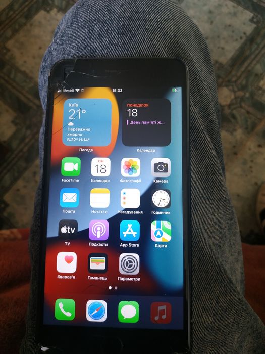 Продам айфон 7+ розбитий полностью робочий