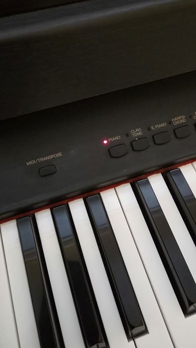 Piano digital - Yamaha Clavinova CLP-311