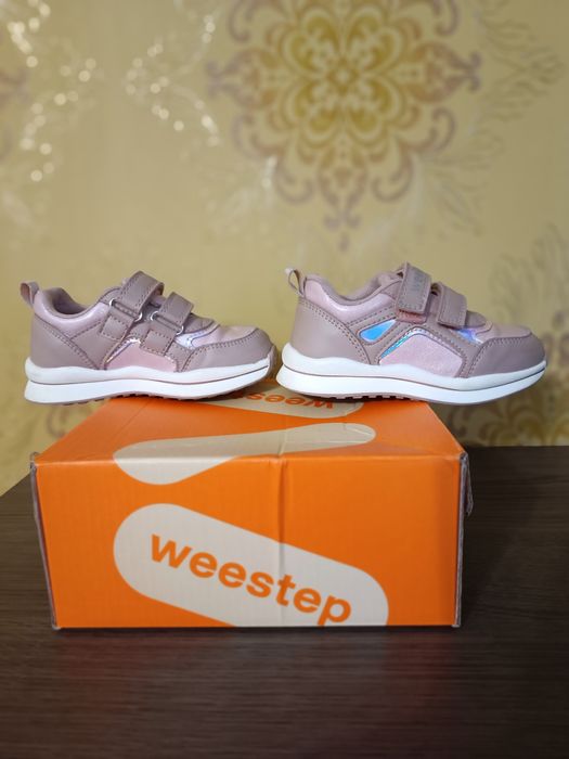 Дитячі кросівки для дівчинки