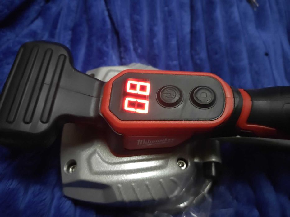 Вибромашинка для укладки плитки под аккумуляторы Milwaukee 18V