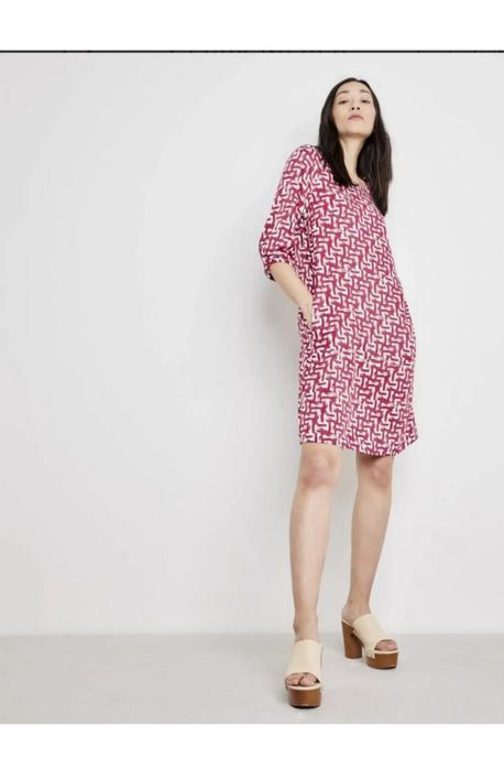 Платье, платья в ассортименте, разные размеры  и цены, смотрите в опис