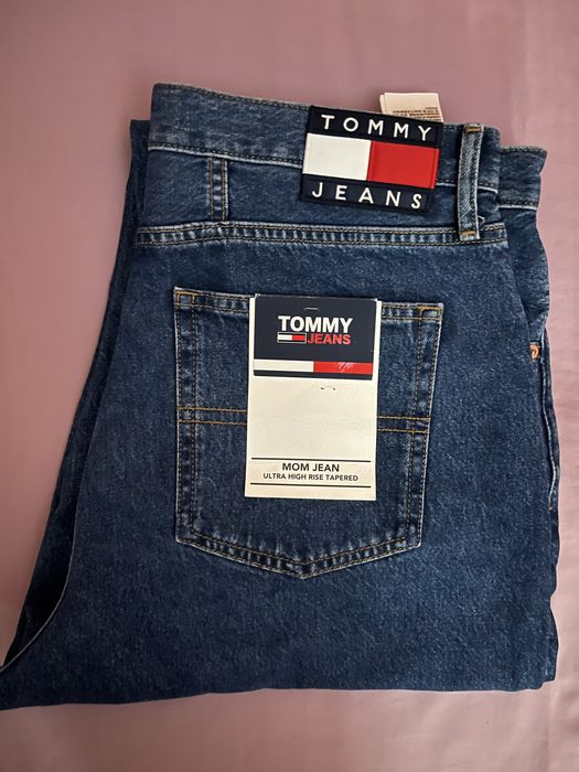 Pakiet spodnie męskie Tommy Jeans plus bluza Calvin Klein Jeans.