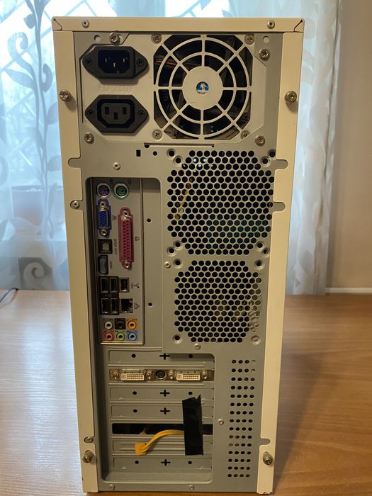Системний блок Delux