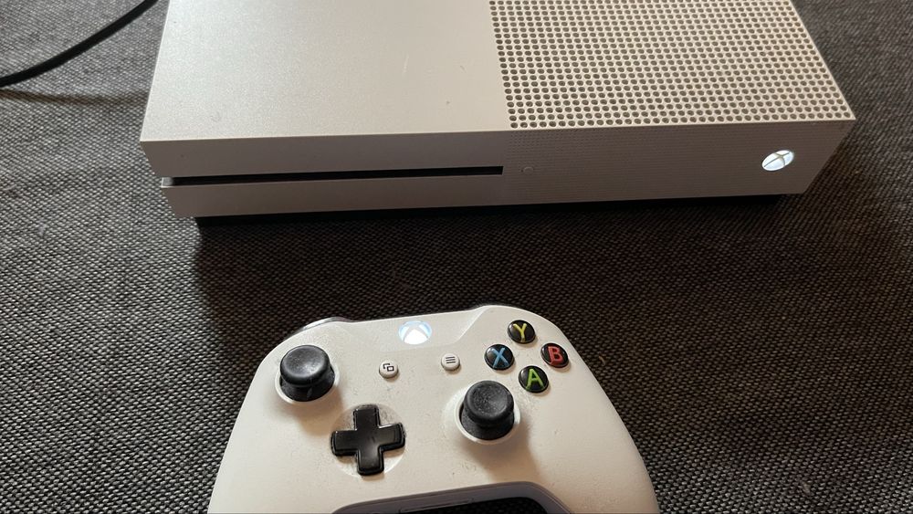 Konsola Xbox One S (Biała) + Kontroler + Gra GTA V