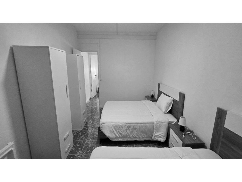 Prédio com 7 Quartos (2 Pisos)