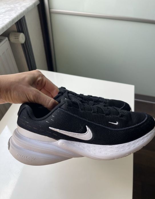 Кросівки Nike UPLIFT SC