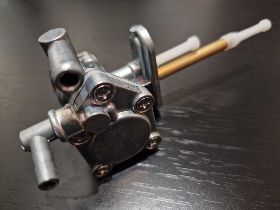 Torneira de gasolina Suzuki com vácuo