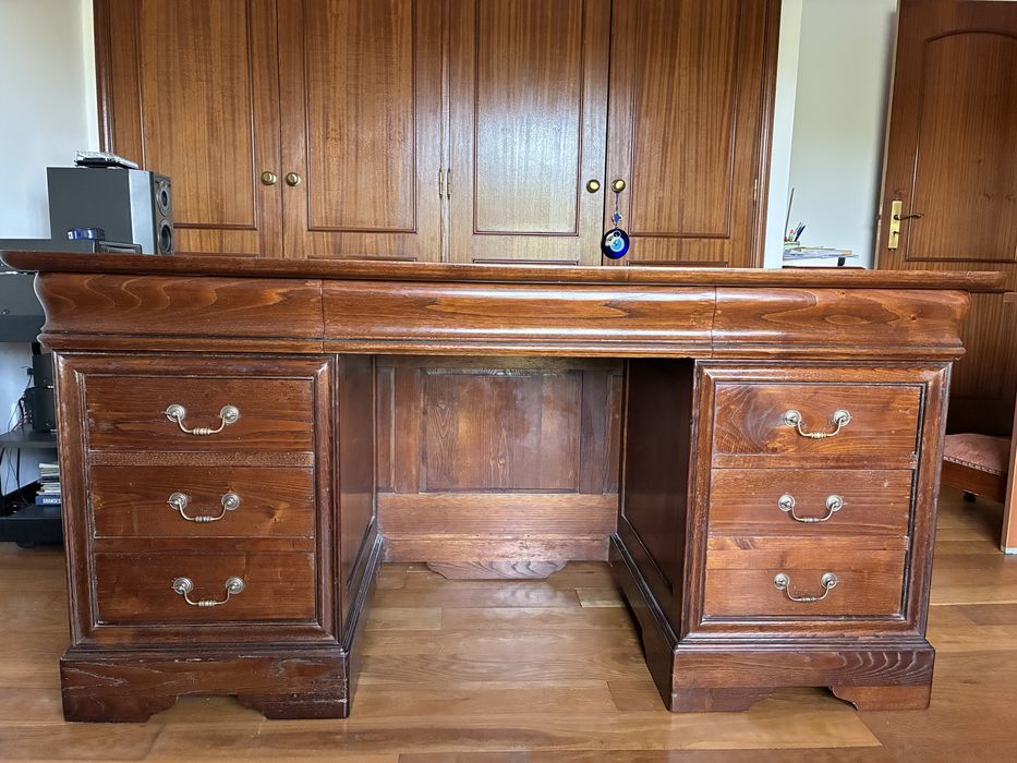 Vende-se secretária vintage em madeira maciça