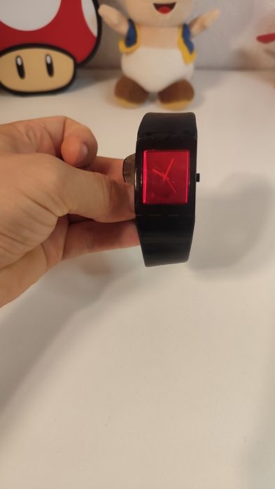 Продаю оригінальний кварцовий годинник Swatch Square "Funny Devil" модель SUAB103 ГОДИННИК Swatch!