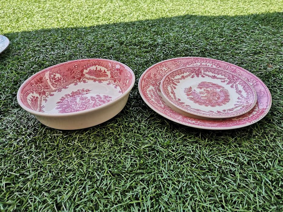 Conjunto de pratos e taças430582053838540803