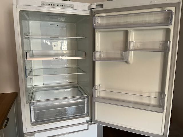 Frigorífico Combinado SAMSUNG (No Frost - 178 cm - 311 L - Branco)