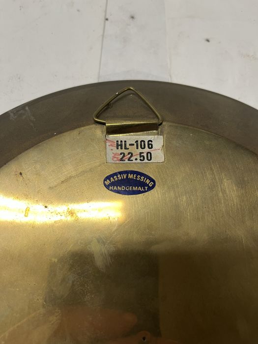 Stary mosiężny talerz wiszący