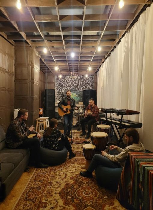 Репетиційний зал з каміном, центр Львів