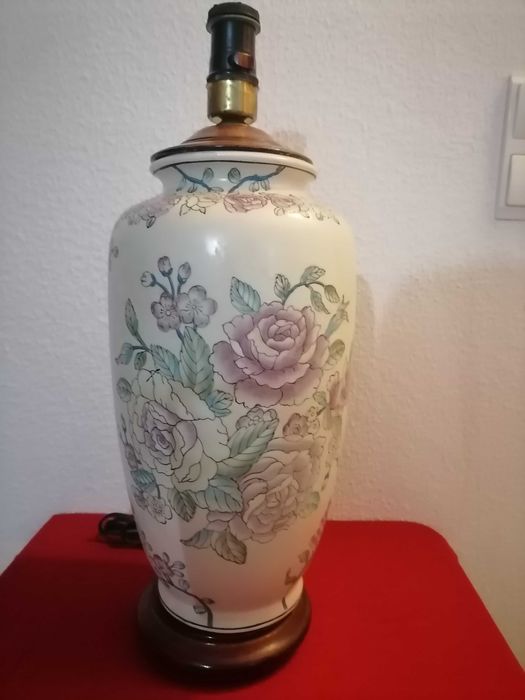 Candeeiro em loiça pintado à mão