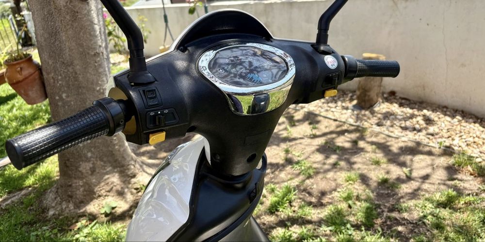 Bicicleta elétrica Yadea em excelente estado de conservação