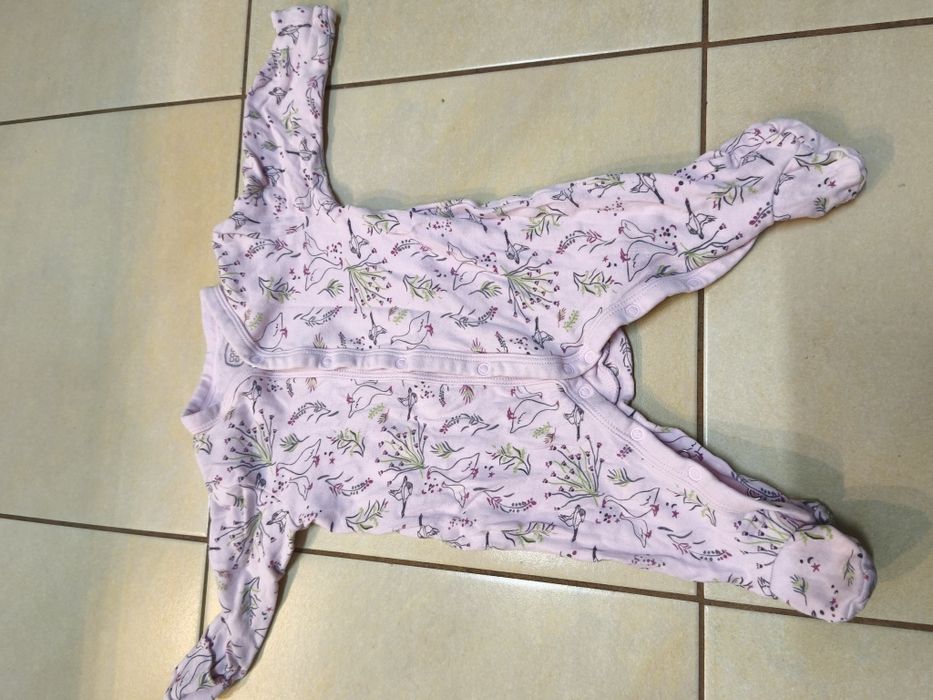 Pajacyk dla dziewczynki rozmiar 62 cena 4zł