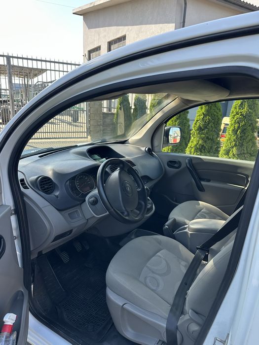 Машина renault kangoo