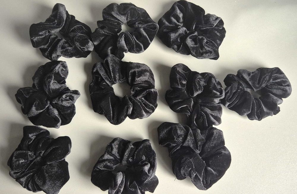 Venuste aksamitne miękkie gumki do włosów czarne 10 szt.