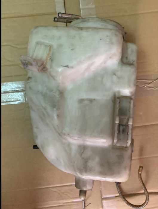 Depósito de água modelo w210 com motores tudo a funcionar